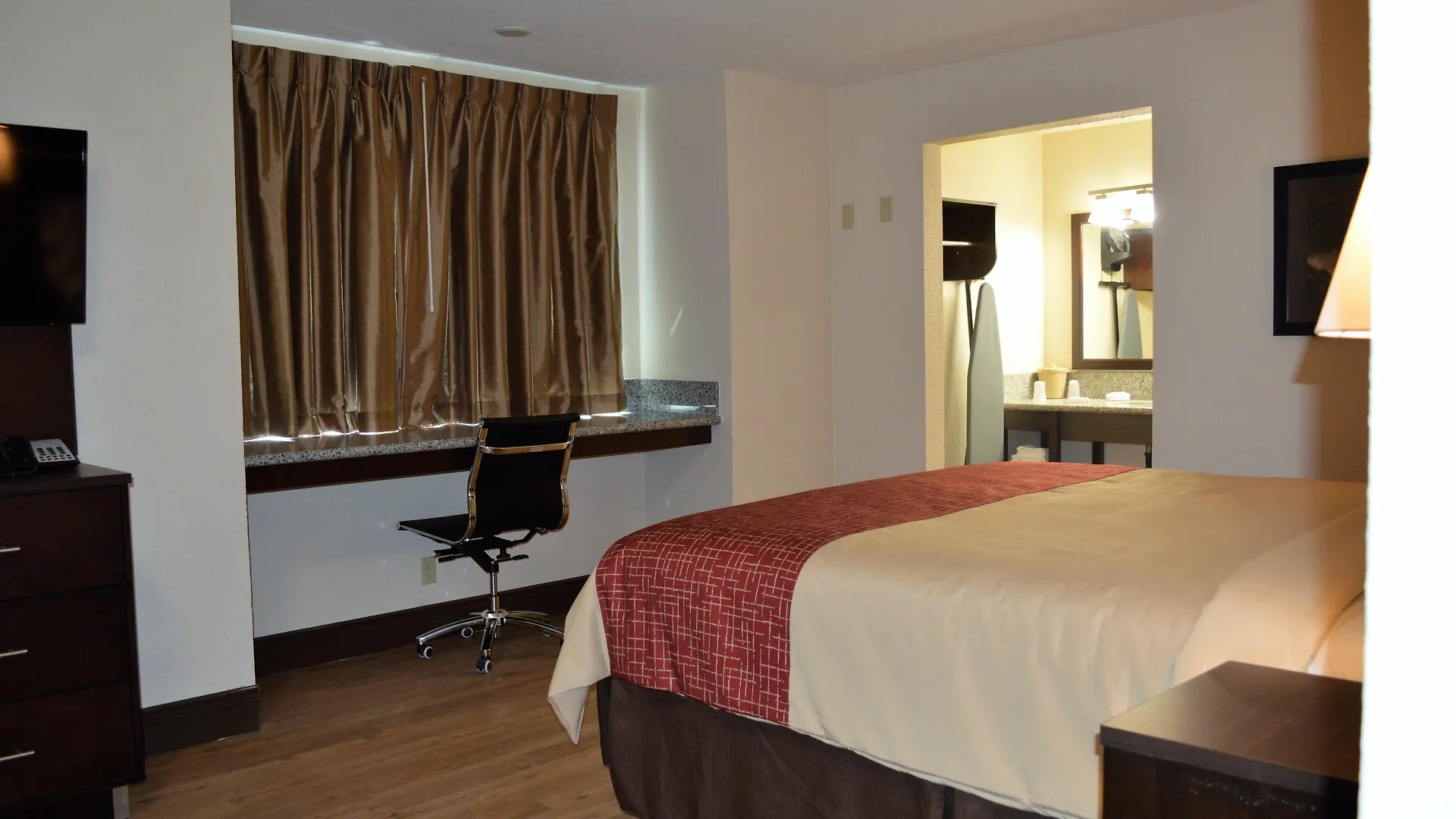 Red Roof Inn & Suites Sacramento North North Highlands